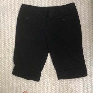 Black dress shorts like new no boundaries size 5 .